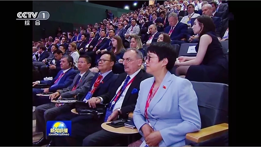 油博士榨油機總經理劉國平受邀出席第23屆圣彼得堡國際經濟論壇,“5、6級榨油機”亮相國際舞臺 油博士榨油機總經理劉國平受邀出席第23屆圣彼得堡國際經濟論壇,“5、6級榨油機”亮相國際舞臺