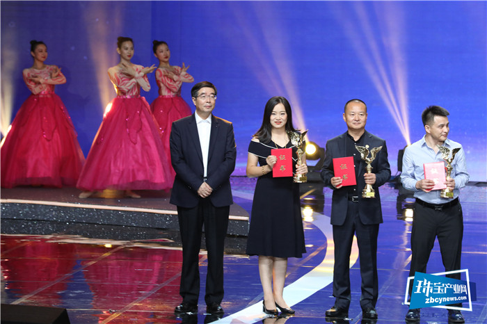 2019第4届“天工精制”国际时尚珠宝设计大赛颁奖典礼在深圳举行 2019第4届“天工精制”国际时尚珠宝设计大赛颁奖典礼在深圳举行
