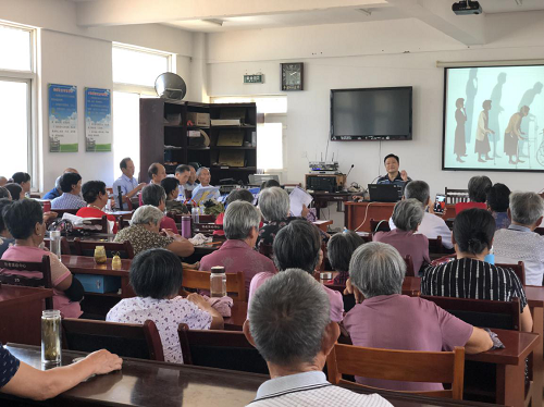 长丰县中医院医疗队伍前往杜集镇老年大学开展健康知识讲座暨义诊活动