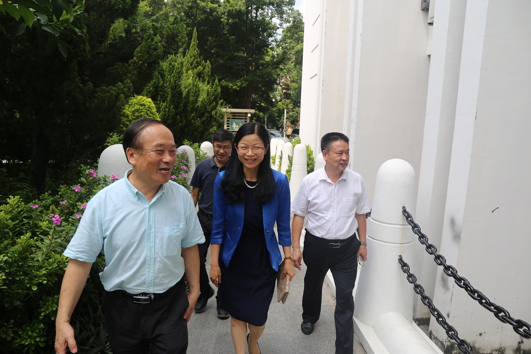 福田区政府各部门中秋之际慰问深圳堂