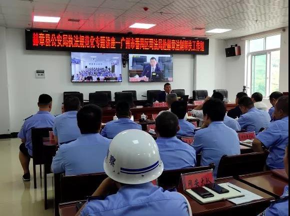 雄远动态 | 我所叶秀雄律师受邀为贵州省赫章县公安局全体民警讲授《律师视觉下人民警察执法风险识别与防范》专题讲座 雄远动态 | 我所叶秀雄律师受邀为贵州省赫章县公安局全体民警讲授《律师视觉下人民警察执法风险识别与防范》专题讲座