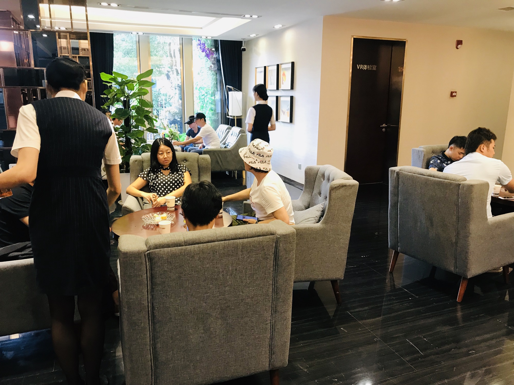 贝博论坛物业携手长航实业共同描绘汉口滨江第一高楼——武汉长江航运中心未来蓝图 贝博论坛物业携手长航实业共同描绘汉口滨江第一高楼——武汉长江航运中心未来蓝图