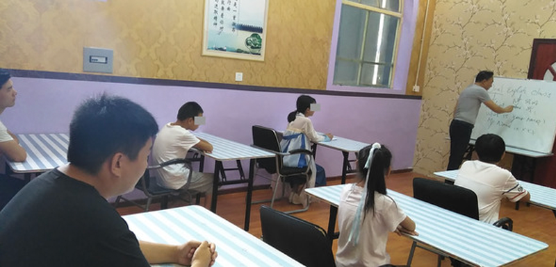 小小年纪,经不住网络的诱惑,迷失其中。童真的世界,期盼着你的回归。 小小年纪,经不住网络的诱惑,迷失其中。童真的世界,期盼着你的回归。