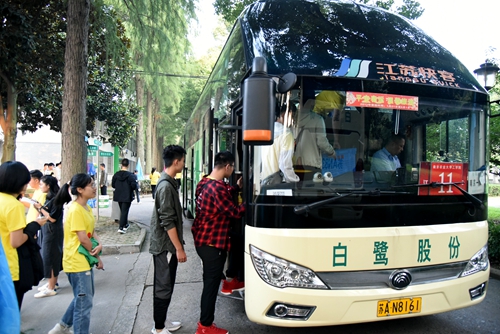 白鷺公司深耕包車市場，高校用車又傳捷報