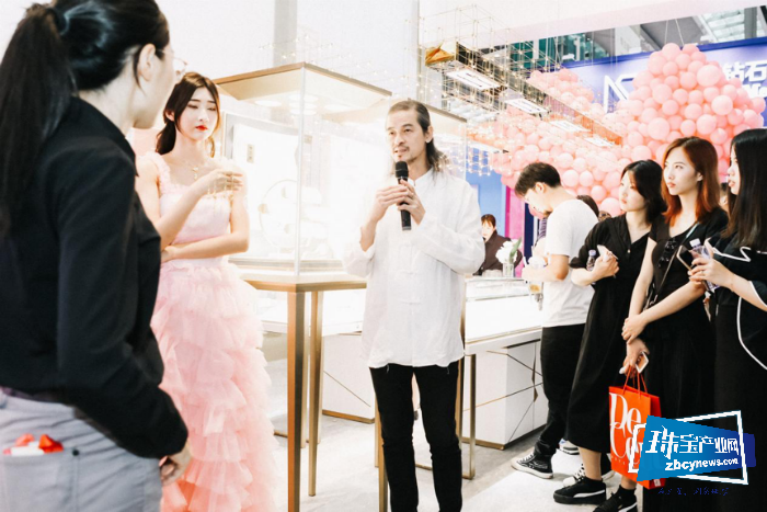 两大供应链品牌强势首发 德诚集团品牌集群亮相深圳展,续写崭新篇章 两大供应链品牌强势首发 德诚集团品牌集群亮相深圳展,续写崭新篇章