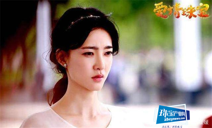 《战神》中刚柔并进的她，在珠宝搭配中竟如此多变，绽放独有魅力