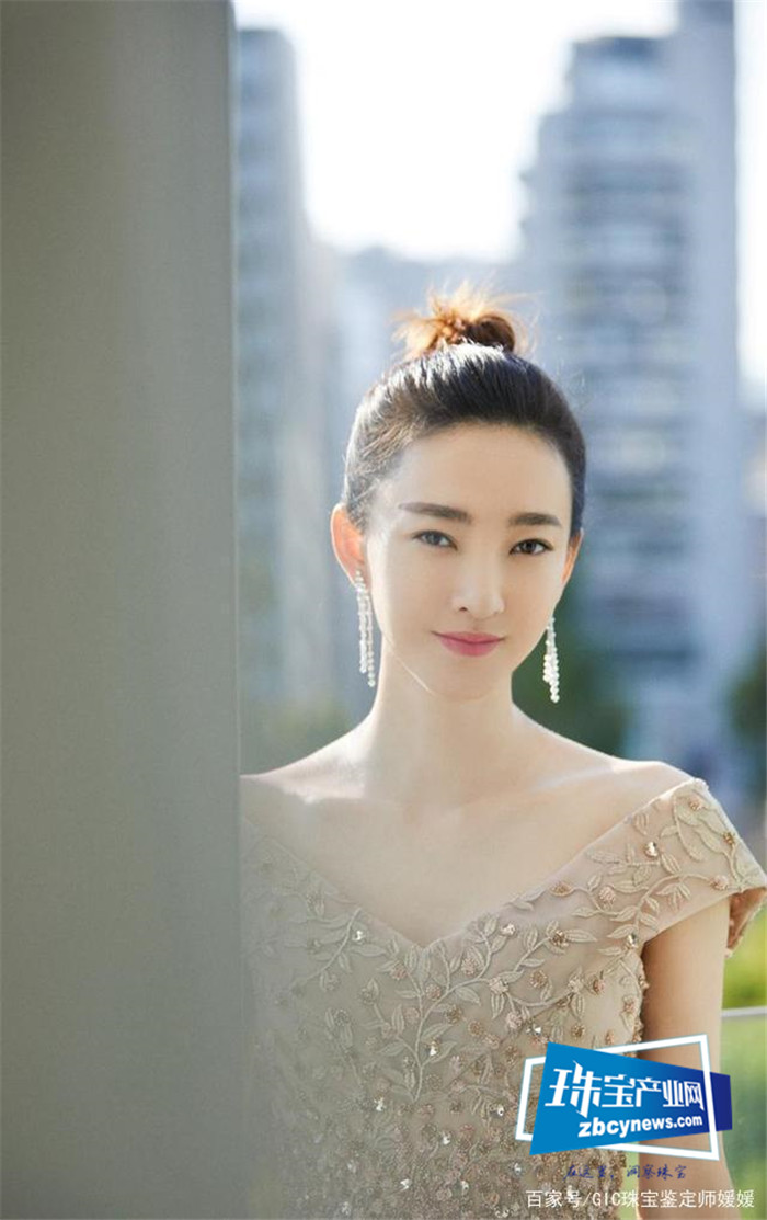 《战神》中刚柔并进的她，在珠宝搭配中竟如此多变，绽放独有魅力