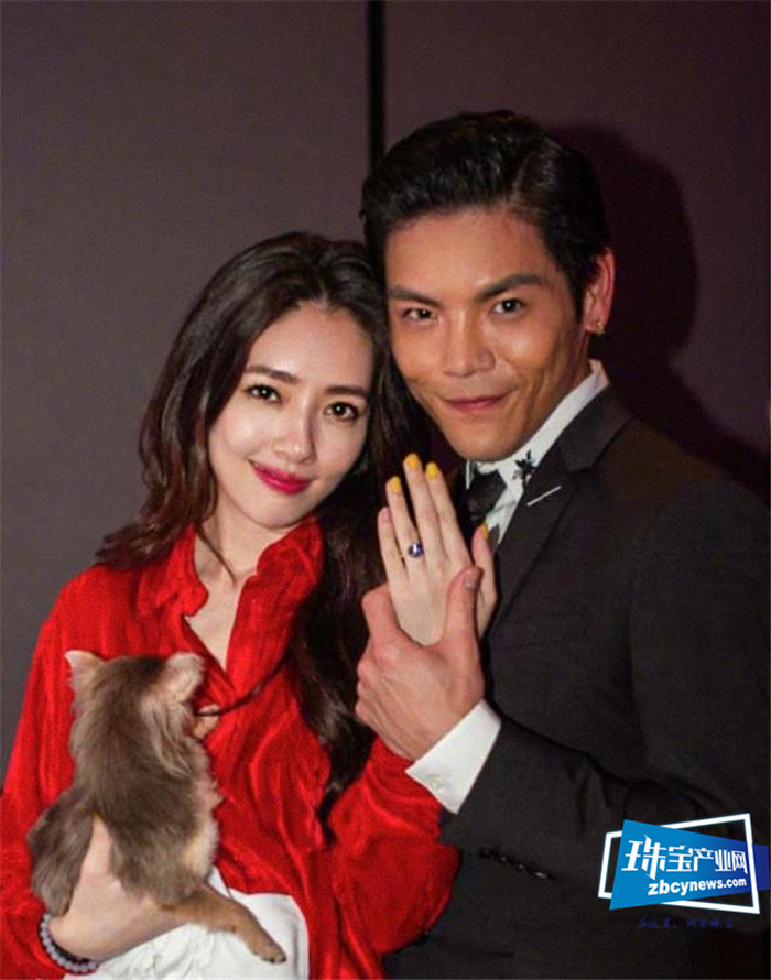 郭碧婷结婚全身戴珠宝超千万,向太曾壕掷8000万买巨钻 郭碧婷结婚全身戴珠宝超千万,向太曾壕掷8000万买巨钻
