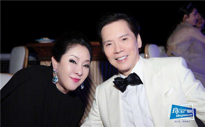 郭碧婷结婚全身戴珠宝超千万,向太曾壕掷8000万买巨钻 郭碧婷结婚全身戴珠宝超千万,向太曾壕掷8000万买巨钻