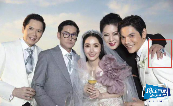 不止郭碧婷佩戴的古董珠宝头冠华贵,向太的耳环和戒指也是真奢华 不止郭碧婷佩戴的古董珠宝头冠华贵,向太的耳环和戒指也是真奢华