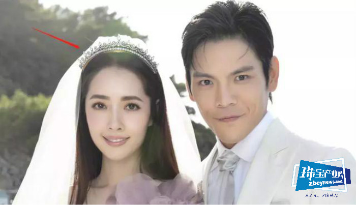 不止郭碧婷佩戴的古董珠宝头冠华贵,向太的耳环和戒指也是真奢华 不止郭碧婷佩戴的古董珠宝头冠华贵,向太的耳环和戒指也是真奢华