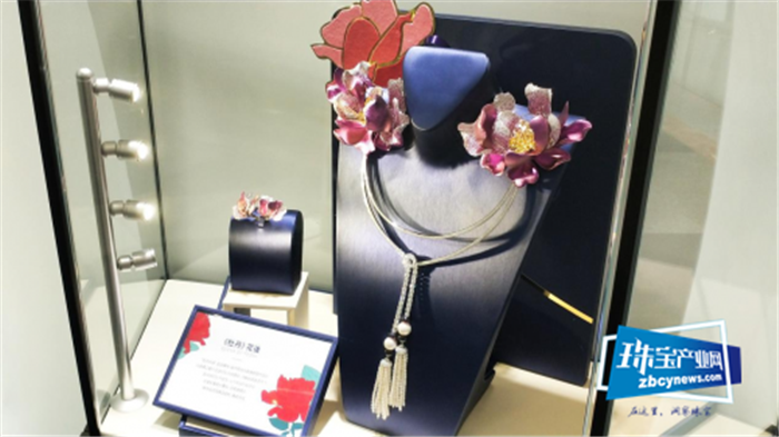 国际设计师品牌爱丽丝珠宝进驻北京富力广场 携手《我和我的祖国》庆祝新中国成立70周年 国际设计师品牌爱丽丝珠宝进驻北京富力广场 携手《我和我的祖国》庆祝新中国成立70周年
