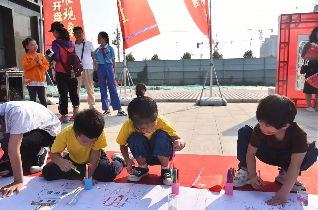 盛世华诞、邯郸金田阳光城为祖国妈妈打call！