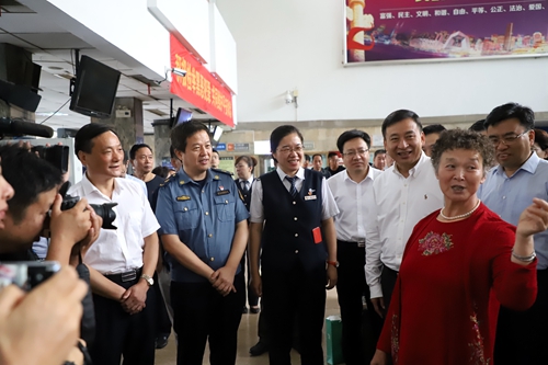 省領導樊金龍到南京長途汽車東站開展國慶節(jié)前安全生產(chǎn)和消防安全大檢查