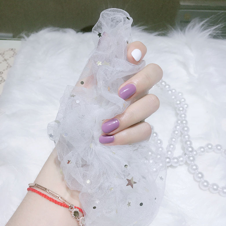 最适合初秋的几款美甲,好看又显白。 最适合初秋的几款美甲,好看又显白。