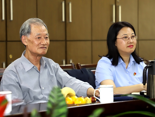 集團(tuán)召開慶祝新中國(guó)成立70周年“交通世家”座談會(huì)