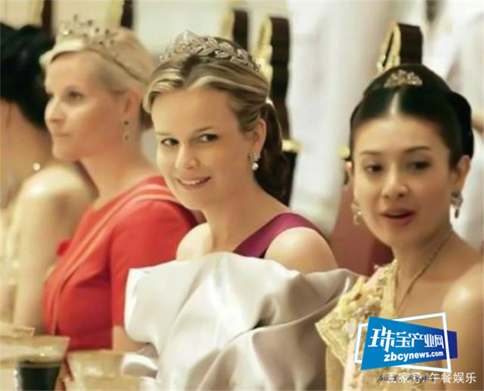 泰国王室珠宝首饰特别多,但能佩戴王冠的公主,只有“镇国神兽” 泰国王室珠宝首饰特别多,但能佩戴王冠的公主,只有“镇国神兽”