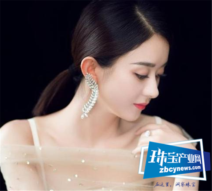 清纯赵丽颖搭配秘籍:钟爱钻石,看她如何将珠宝魅力发挥极致! 清纯赵丽颖搭配秘籍:钟爱钻石,看她如何将珠宝魅力发挥极致!