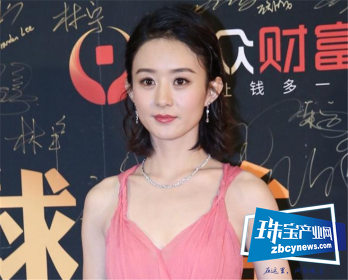 清纯赵丽颖搭配秘籍:钟爱钻石,看她如何将珠宝魅力发挥极致! 清纯赵丽颖搭配秘籍:钟爱钻石,看她如何将珠宝魅力发挥极致!
