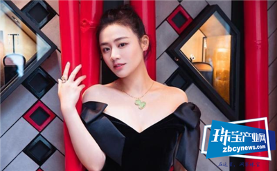 马思纯展示珠宝靓丽,提升外在气质,她的时尚装扮你是否了解? 马思纯展示珠宝靓丽,提升外在气质,她的时尚装扮你是否了解?