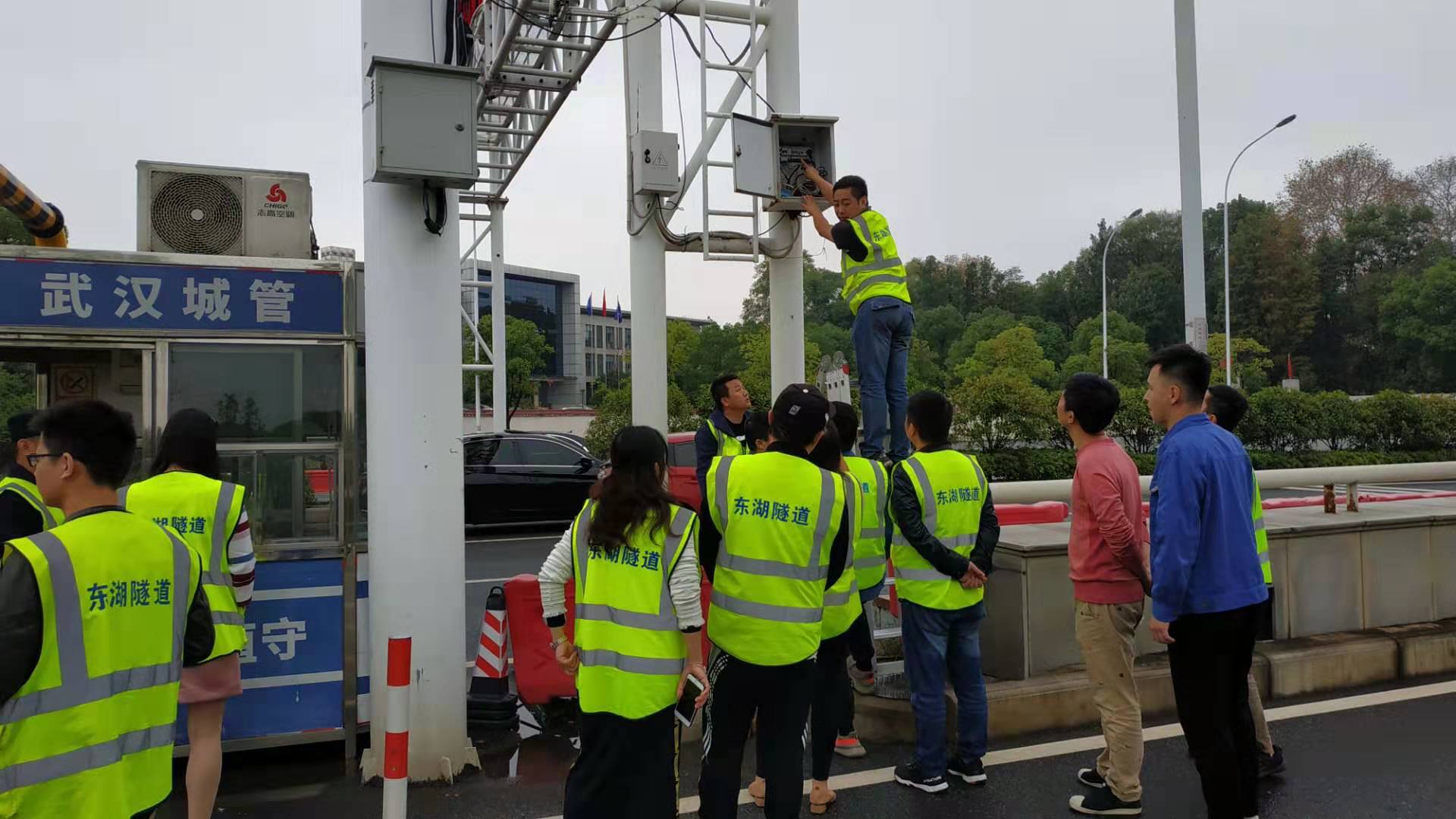 東湖隧道總動(dòng)員  全力沖刺迎軍運(yùn)