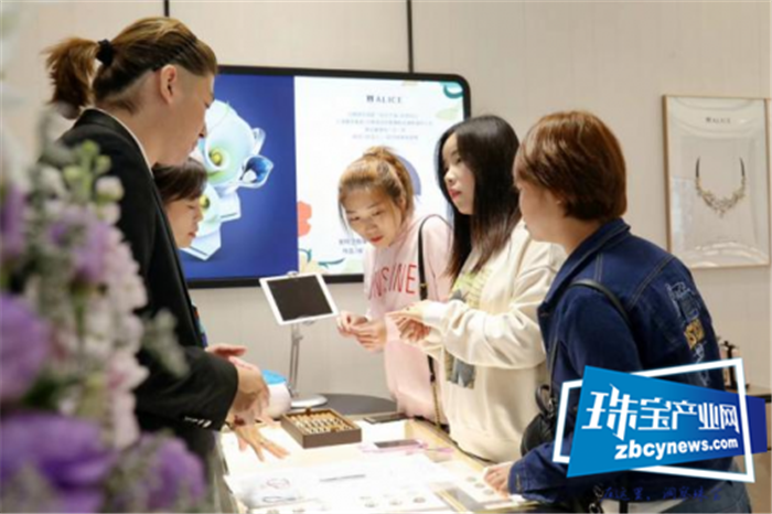 爱丽丝珠宝进驻北京富力广场 北京首家旗舰店尽显中国珠宝原创魅力 爱丽丝珠宝进驻北京富力广场 北京首家旗舰店尽显中国珠宝原创魅力