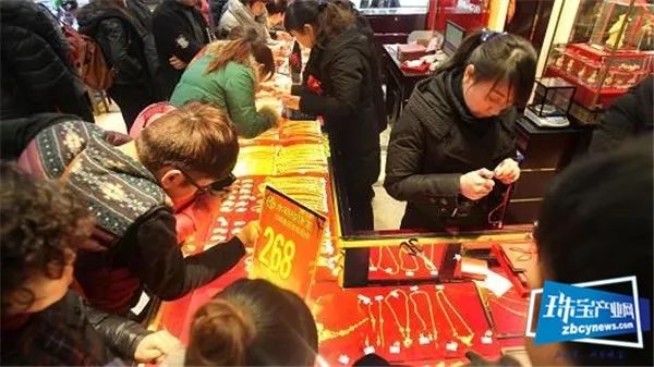 《2019中国黄金珠宝消费者调查白皮书》发布 《2019中国黄金珠宝消费者调查白皮书》发布