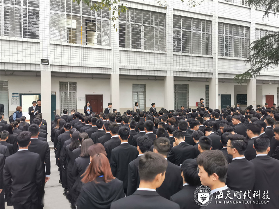 浓墨重彩——襄阳职院ballbet建筑工程BB平台2019级工牌授牌仪式 浓墨重彩——襄阳职院ballbet建筑工程BB平台2019级工牌授牌仪式