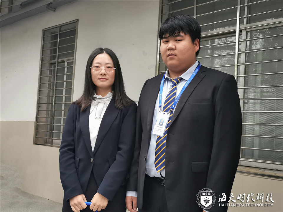 浓墨重彩——襄阳职院ballbet建筑工程BB平台2019级工牌授牌仪式 浓墨重彩——襄阳职院ballbet建筑工程BB平台2019级工牌授牌仪式