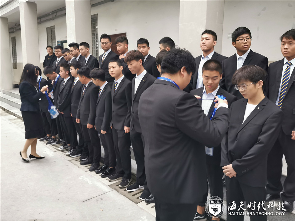浓墨重彩——襄阳职院ballbet建筑工程BB平台2019级工牌授牌仪式 浓墨重彩——襄阳职院ballbet建筑工程BB平台2019级工牌授牌仪式