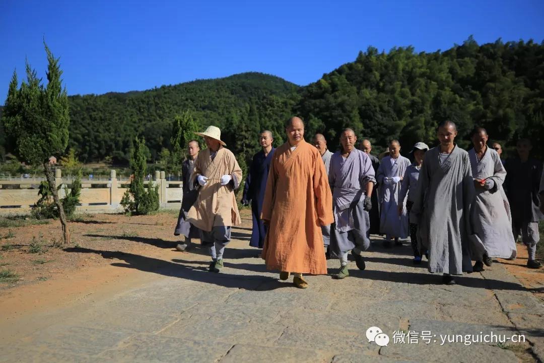 一日不作 一日不食——天上云居真如禅寺僧众出普坡收割水稻 一日不作 一日不食——天上云居真如禅寺僧众出普坡收割水稻