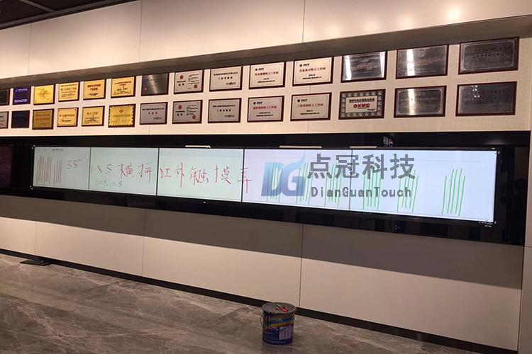 深圳创意园展厅五套液晶拼接加装红外触摸互动功能 深圳创意园展厅五套液晶拼接加装红外触摸互动功能
