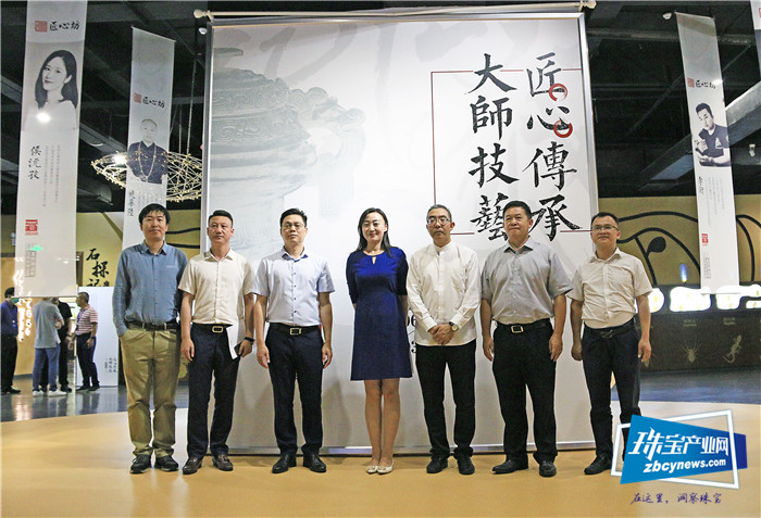 《大师技艺 匠心传承》琥珀行业大师雕刻作品联名展开幕 《大师技艺 匠心传承》琥珀行业大师雕刻作品联名展开幕