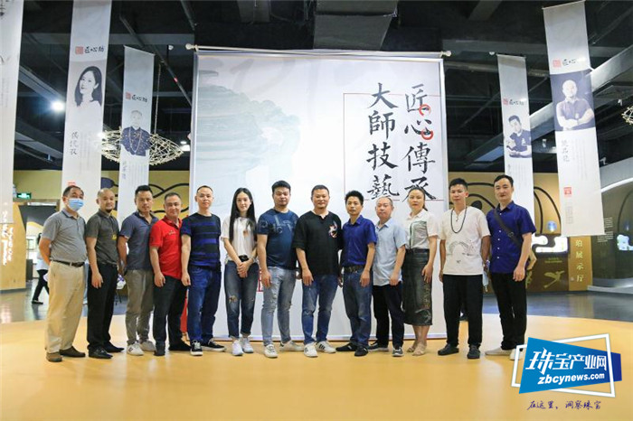 《大师技艺 匠心传承》琥珀行业大师雕刻作品联名展开幕 《大师技艺 匠心传承》琥珀行业大师雕刻作品联名展开幕