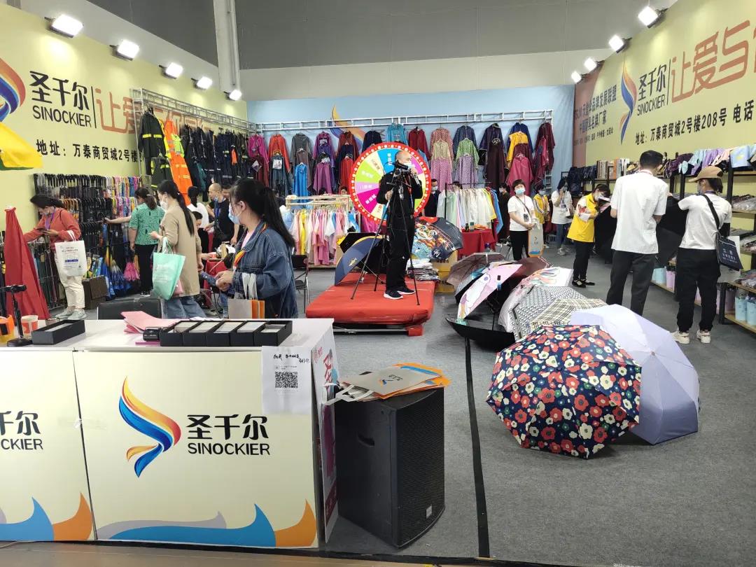 集团文登、济南、广饶市场组织市场商户参加第十三届中国（临沂）小商品博览会