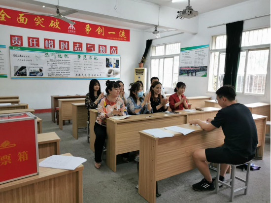 中国共产党武汉科技职业学院委员会学工第二支部委员会举行换届选举大会 中国共产党武汉科技职业学院委员会学工第二支部委员会举行换届选举大会