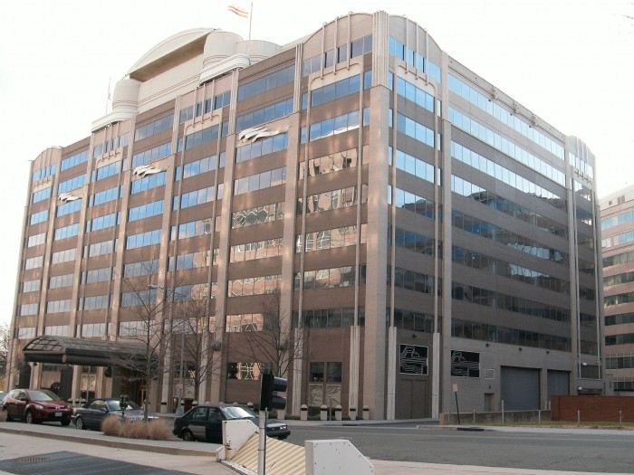 FCC考虑扩大对华为、中兴的禁令 禁止私人购买设备行为 FCC考虑扩大对华为、中兴的禁令 禁止私人购买设备行为