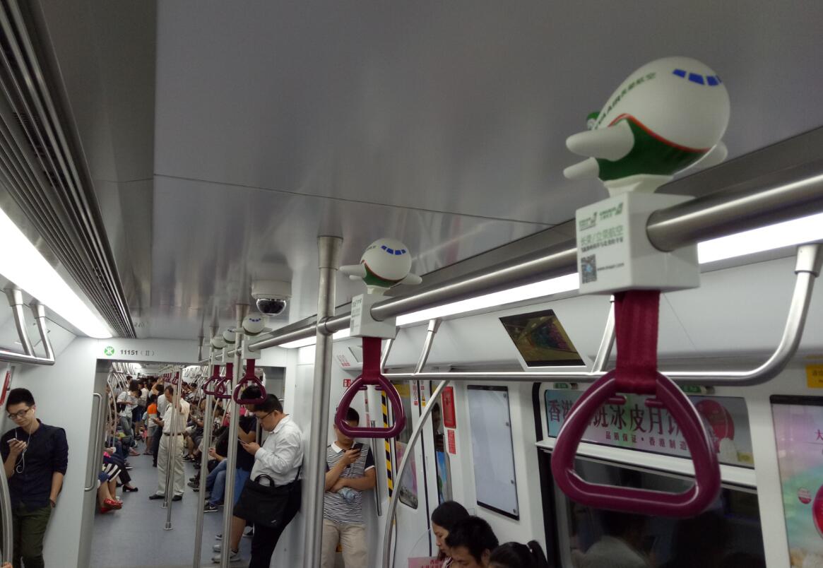 为什么深圳地铁车厢里“停满”了“飞机”
