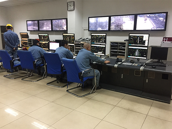 Company technicians visit Jinling Petrochemical run four control room