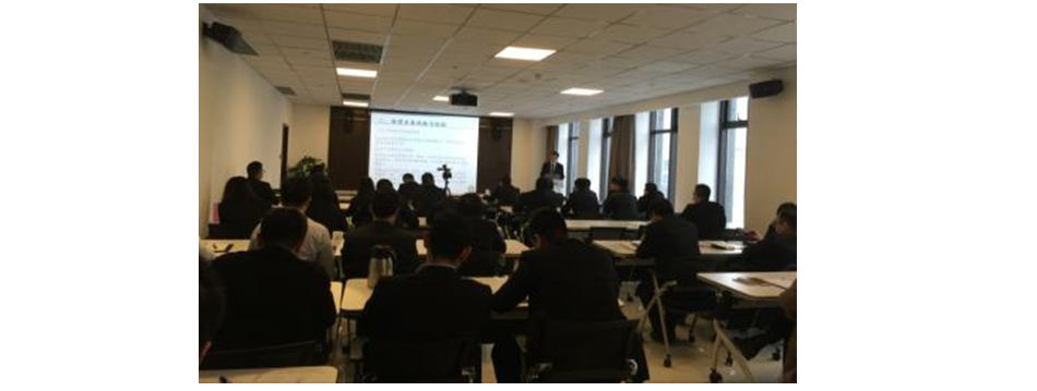 洛银租赁的学员认真听取讲座.png 洛银租赁的学员认真听取讲座.png