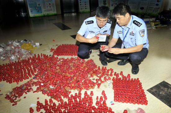 北京警方破获制售假证案 查获假印章1800余个
