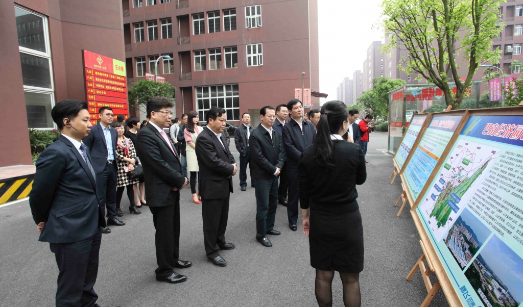 2016.4.28重庆市副市长陈绿平参观考察珠宝加工厂