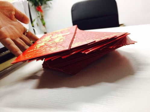 上海总部新年开门利是派红包