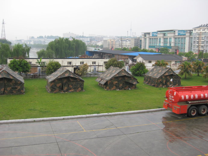 余震中的问候（上）