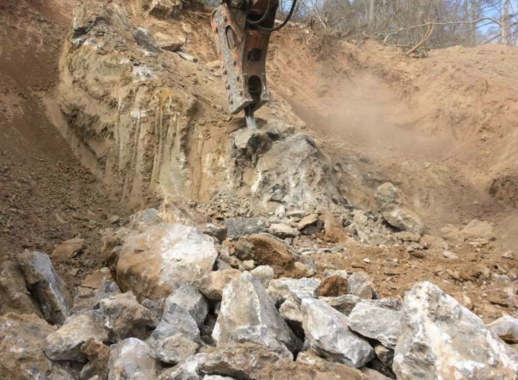 坦桑尼亞石膏礦項目進行試采礦工作