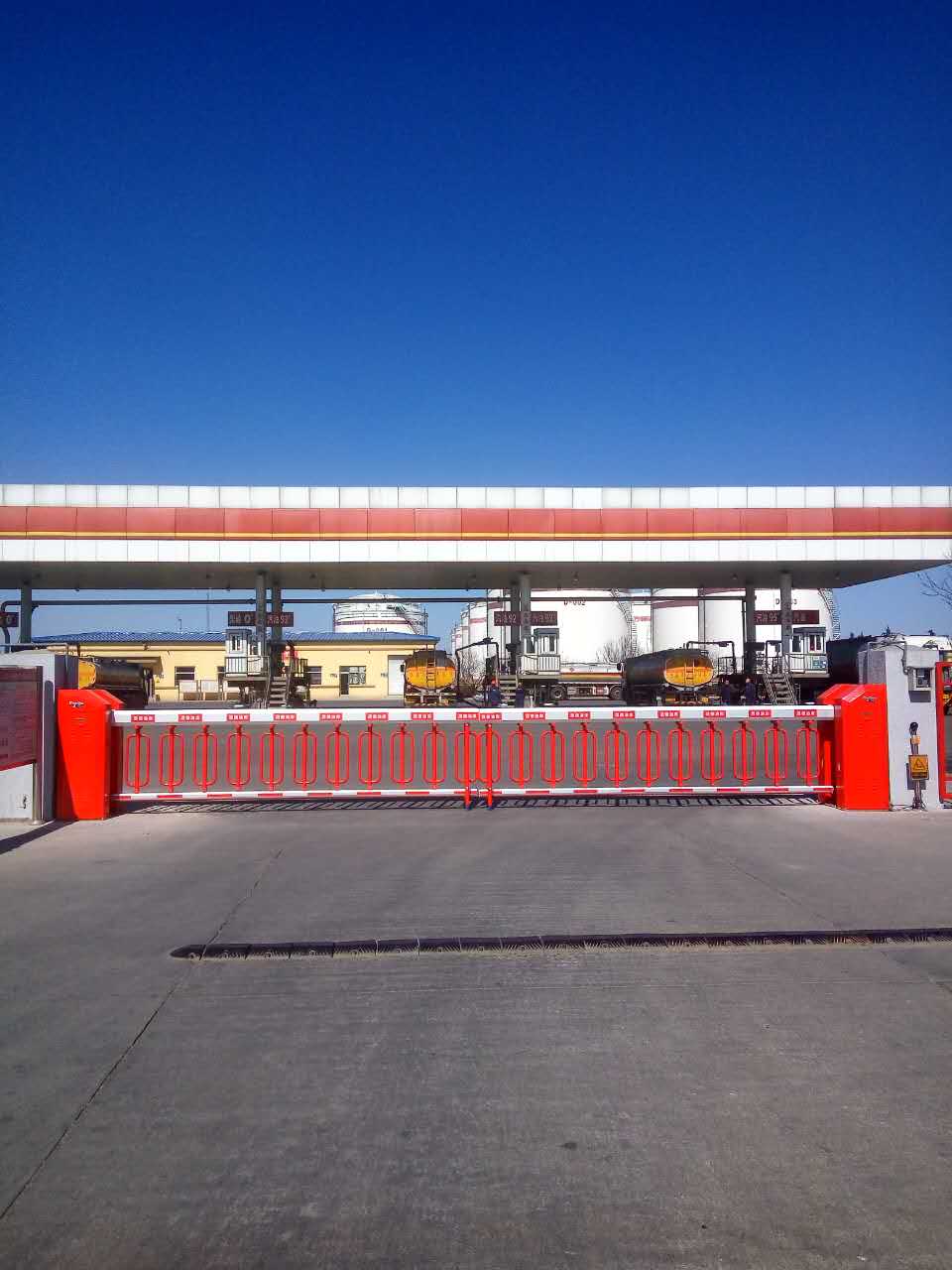 汇聚能源,延长价值——火狐体育最新登录红门产品k600-R空降门驻守北京中油晟德石油公司 汇聚能源,延长价值——火狐体育最新登录红门产品k600-R空降门驻守北京中油晟德石油公司
