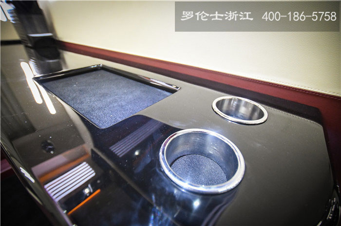 奔驰 | 斯宾特揽御版7座隔断