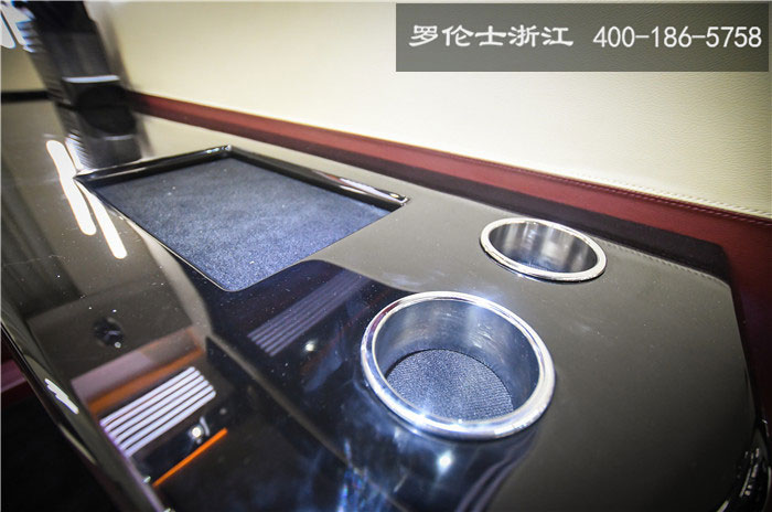 奔驰 | 斯宾特揽御版7座隔断