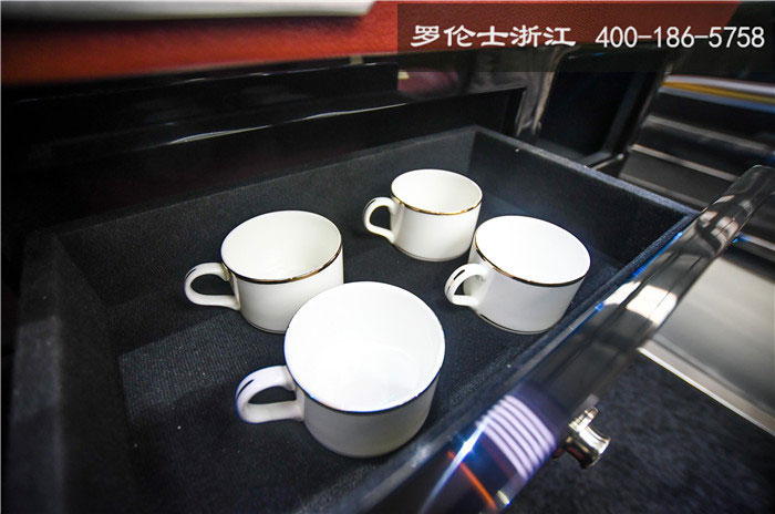 奔驰 | 斯宾特揽御版7座隔断