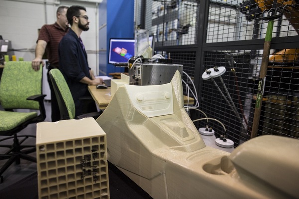 首试3D打印技术制作大型汽车零部件
